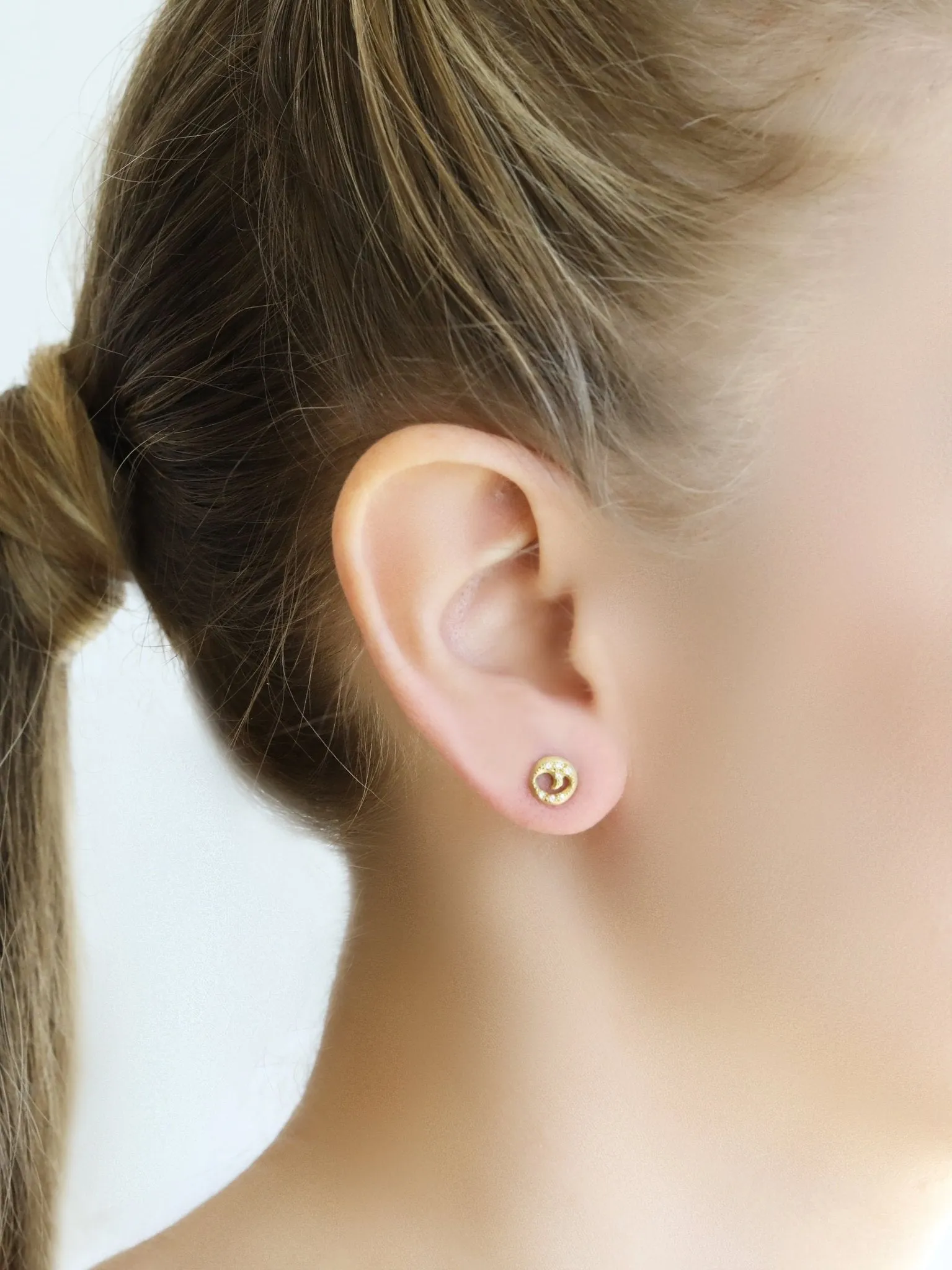 18K Gold Swirl Stud Earring with Diamonds