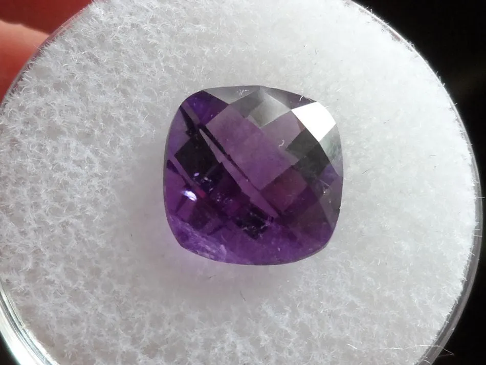 3.67 cts. CUSHION CUT DEEP PURPLE AMETHYST