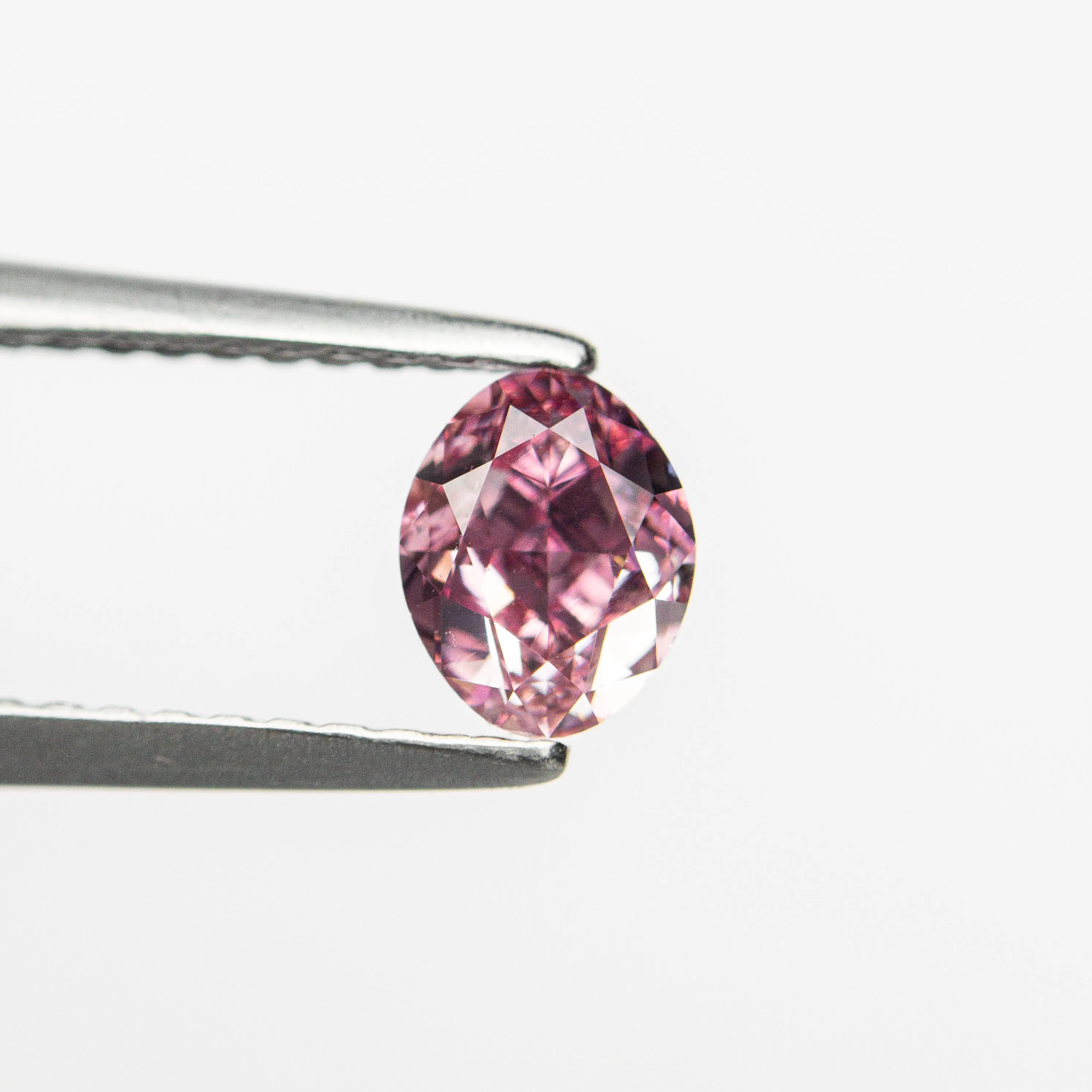 Fancy Pink Brilliant Diamond - 0.61ct Oval