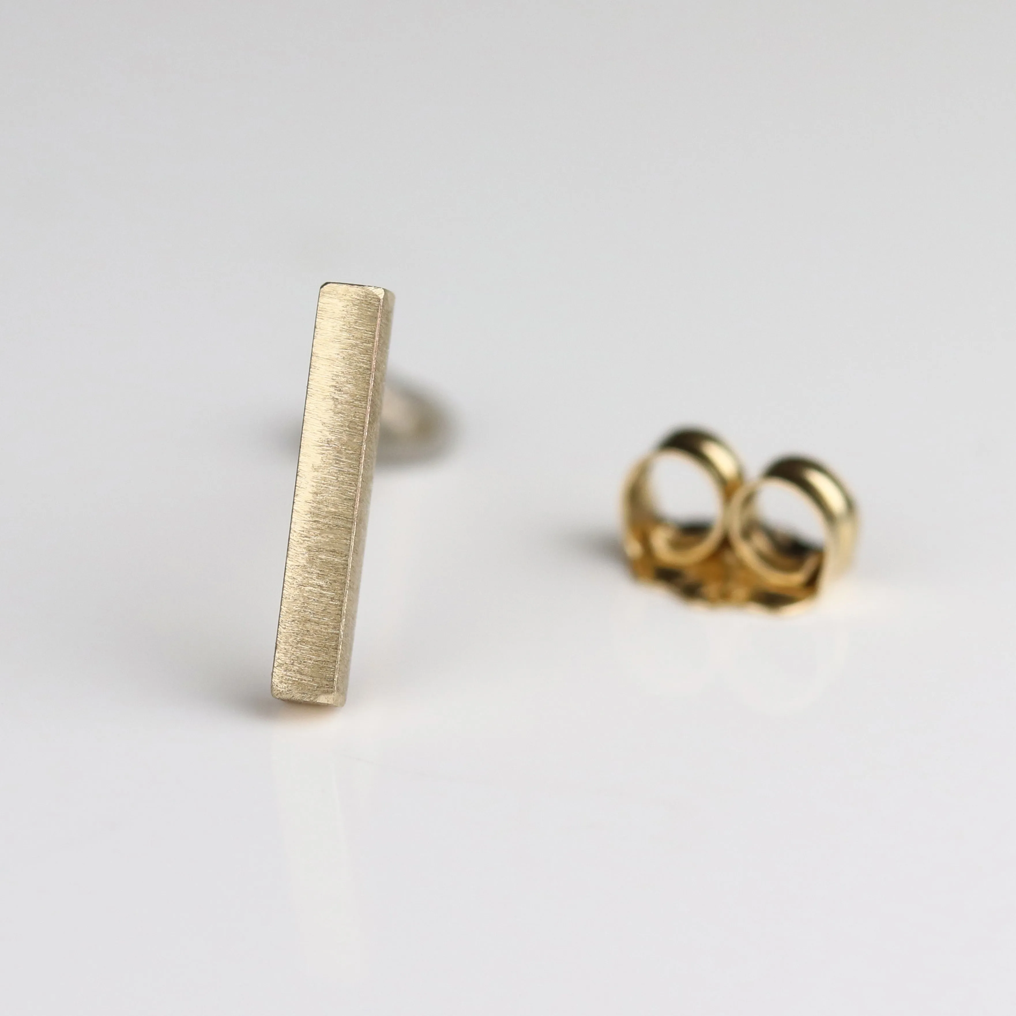 Solo Gold Stud Earring