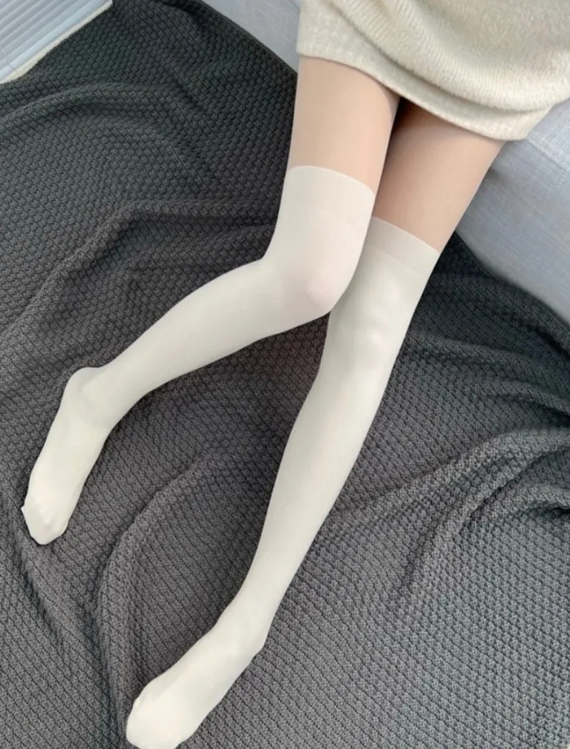 Splicing white pantyhose stocking